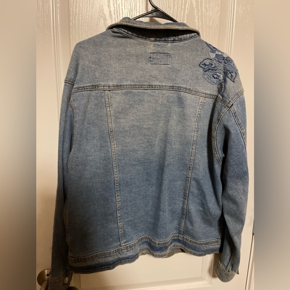 Universal Thread Jean Jacket - Picture 3 of 3